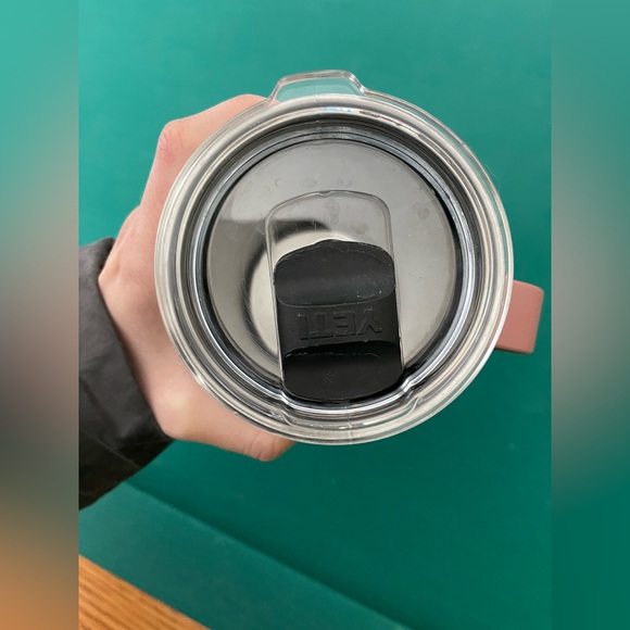 Yeti RAMBLER 24 OZ MUG Cherry Blossom Color - Picture 5 of 9